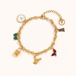 Bracelets Classiques Bracelet En Acier Inoxydable Plaqué Or 18K Fleur Lettre Pendentifs Amoureux Cadeau Bracelet Manchette Chaîne Femmes Bracelet pour Anniversaire