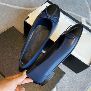NUEVO Color Classic Luxury Brand Ballet Flat Genuine Leather Shoes diseñador de zapatos casuales para mujeres Pisos diseñadores Velvet de alta calidad Fábrica zapatos de fábrica