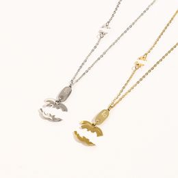 Colliers de pendentif à double lettre de marque classique Simple 18 km plaqués grysatl Plein en strass de perle