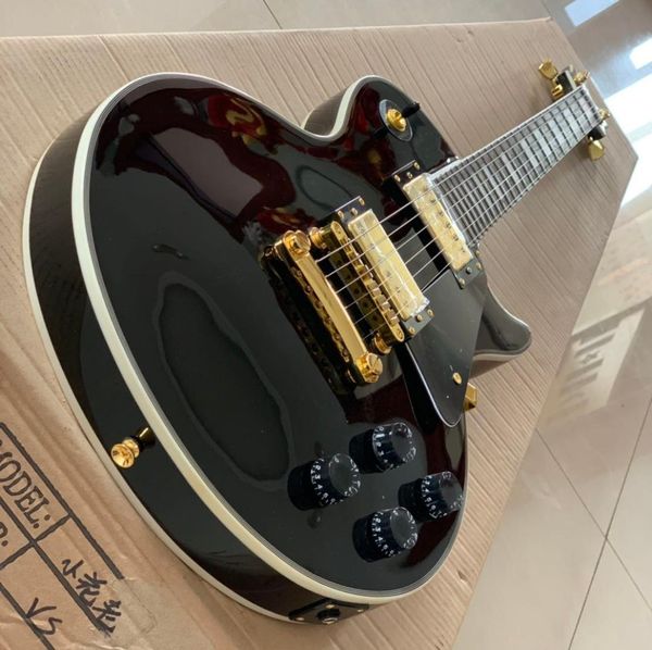 Guitarra eléctrica de marca clásica hecha de alta calidad de entrega de nivel de rendimiento profesional de madera maciza de caoba a Home8189217