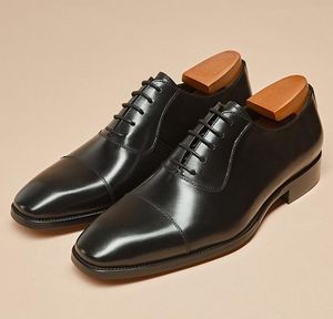 Klassieke Britse stijl puntige leren schoenen heren Oxfords zakelijke formele heren lederen schoenen brogue flats heren trouwschoenen