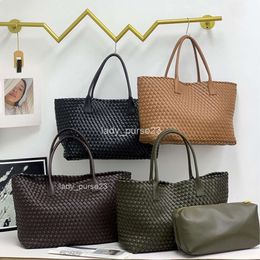 Classique Cabat Totes Lady Bag Botegas Sacs Venata 2023 Nouveau fourre-tout tissé double face en cuir pour femme Une épaule Sac à main Grande capacité Panier à provisions