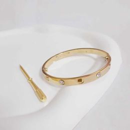 Klassieke Cartres-armband 18K Rose Gold Familie Vrouwelijke schroevendraaier Kleurloze volledige diamant Eén nagelpaar 18k goud Gemengde batch