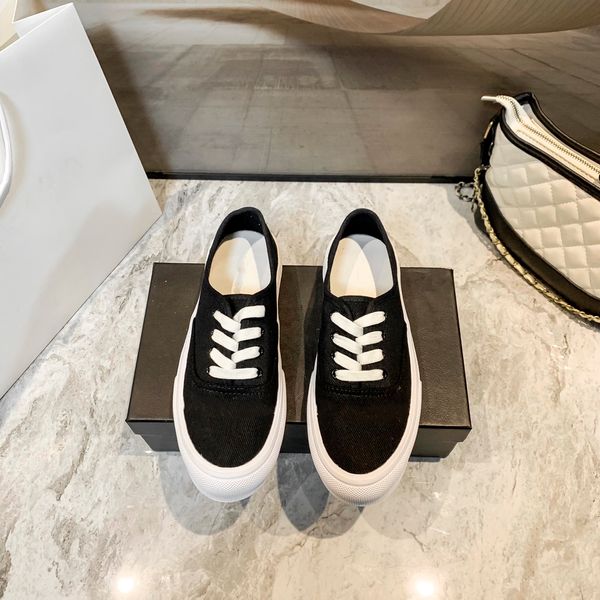 Zapatos de lona informales clásicos para mujer, zapatillas deportivas para exteriores, Triple blanco, negro, moda, monopatín sin cordones para mujer