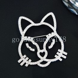 Broches de chat classiques broches bijoux de créateurs 18k vêtements en or épingle marque broche cristal perle mariage joelry fête des bijoux