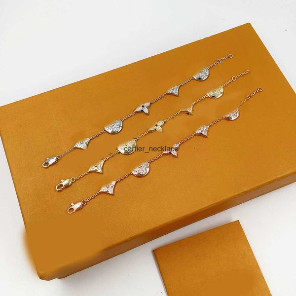 Bracelet classique Bracelet Crystal Clover Charm de fleur Pendants Pendants Original Designer Fashion Women 18K Gold Silver plaquette bracelet Cuff Bangle Bangle avec boîte