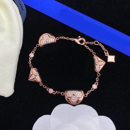 Klassieke kettingarmband Kristal Bloem Bedel Hangers Originele ontwerper Dames 18K goud verzilverd polsbandje Manchet Schakelarmband Mode-sieraden Cadeau