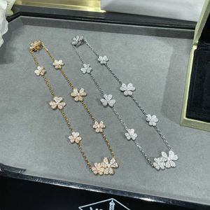 Classic Charm Design Vanly Necklace for Women Clover Flower Full Diamond met hoge veelzijdige elegante Neckain IQ35