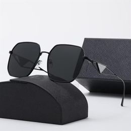 Klassische, coole, zeitlose schwarze Sonnenbrille für Damen und Herren. Sie benötigen eine modische Brille 3370