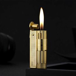 Briquet classique en cuivre kérosène sans essence style vintage huile essence rechargeable allumage en silex meules accessoires pour fumer 12NI