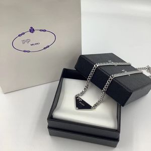 Classic Correct Letter P roestvrijstalen sieraden Luxe ontwerper man Hip Hop ketting vrouw omgekeerde driehoek Valentijnsdag cadeau