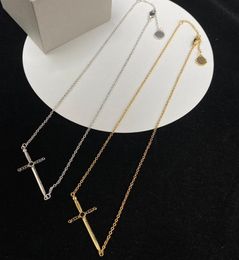 Colliers avec pendentif croix classique pour hommes et femmes, cadeau d'amoureux de fête, collier de créateur de mode Vintage, bijoux pour Couples