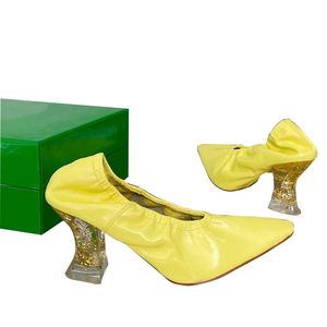 Sandalias de cristal clásicas Sandalias de mantequilla Diseñadora de goma de cuero Moda Slipper para fiestas en zapatos abiertos de tobogán amarillos clásicos Mulas de lujo de lujo de calidad superior de calidad