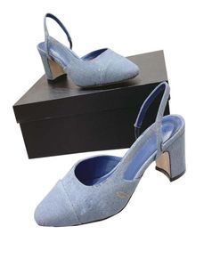 Sandales de jean classiques pour femmes talons 65 cm Designer célèbres Pumps à talon épais et frontières pour femmes Plate-greffes de plate-forme imprimée FASH9989608