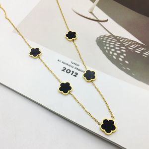 Design classique 5 feuilles fleur pendentif collier Bracelet en acier inoxydable bijoux pour femmes cadeau