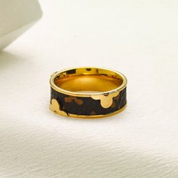 Classic Design Charm Ring Spring Nieuwe luxe trouwringen Classic Brand Logo Box Packaging 18K Gold Polated Love Gift Ring