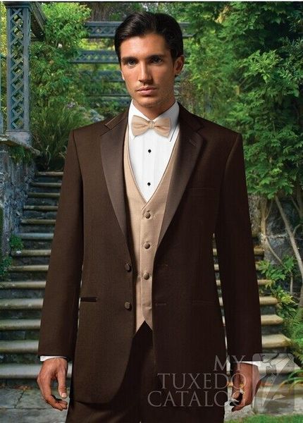 Design classique Chocolat Groom Tuxedos Notch Revers Deux Boutons Groomsmen Mens Tuxedos De Mariage Excellent Costume Homme (Veste + Pantalon + Gilet + Cravate) 99