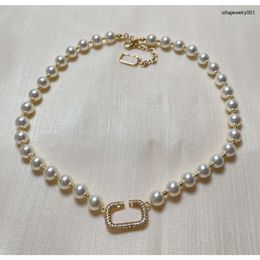 Collier de perles de créateur de design classique, ensemble de boucles d'oreilles pour femme, lettre de luxe, collier de perles, collier de charme, bijoux d'anniversaire et de mariage