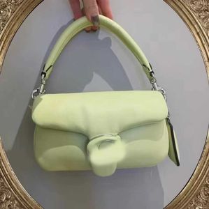 Design classique dames oreiller sac à bandoulière blanc doux rabat fourre-tout Designer mode petits sacs à bandoulière en cuir femmes minorité française