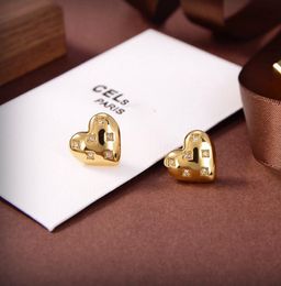 Designer classique 18K Gold Love Heart Eore Oreille d'oreille boucle simple Aretes Orecchini Boucle d'oreilles tendance pour les femmes Amoureux cadeaux Accessoires de bijoux