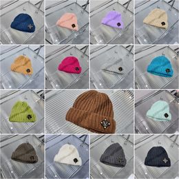 Diseñador clásico Otoño Invierno Estilo caliente Gorros Gorros Hombres y mujeres Moda Marca Carta Gorro de punto universal Lana de otoño Gorros de calavera cálidos al aire libre Regalo de Navidad