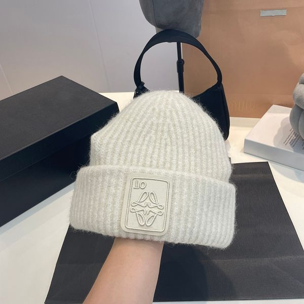 Gorro de diseño clásico, gorro, gorro de invierno para hombres y mujeres, protección transpirable para los oídos y calidez al aire libre, tendencia de colores mezclados, suéter informal, muy bueno