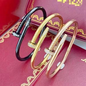 Designer classique Bracelet en acier maçonnant ceinturé