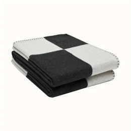 Couverture de concepteur classique écharpe en laine douce châle portable chaude épaississement canapé-lit enveain couverture en tricot en tricot 135 * 180 cm