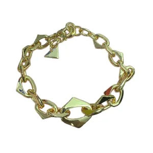 Bracelet de créateur classique chaînes torsadées de haute qualité placage bracelet en argent pour femmes lettre noire triangle bracelets à la mode bijoux de mariage cadeaux zh185 E4