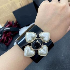 Klassieke Designer armbanden Bangles manchet voor vrouwen Men Acryl Zwarte armband Bangle bruiloft Liefhebber sieraden met papieren handtas