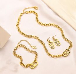 Klassiek Designer Merk Brief Sieraden Sets Hanger Ketting 18K Vergulde Armband Oorbellen Ketting High-end Trui Ketting Roestvrij Staal Feestsieraden Cadeau