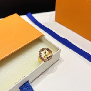 Klassieke designer Brief Letter Bandringen vrouwen 18K GOUD GOLD CRYSTAL LOVE Wedding Sieraden Supplies Ring Fijne snijvingerring