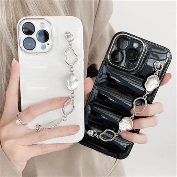 Diseñador clásico Chaquetas de plumón Cajas de teléfono de cadena para iPhone 14 Pro Max Plus iPhone14 13 12 11 8 7 X XS XR Pulsera de moda Diseño de lujo Contraportada móvil Shell