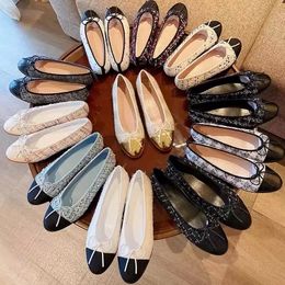 Klassieke Designer Dress Spring en Autumn 100% Cowhide Ballet Flats Dance Shoes Fashion Women Black Flat Boat Shoe Sandal Lady Leer Lazy Loafers 10A DC01
