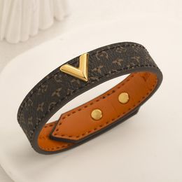 Modèle de marque en cuir de créateur classique Bijoux Gold plaqué de haute qualité Mariage conçu pour les femmes 2023 Bracelet de vacances Love Travel