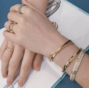 Classic Designer Luxury Fashion Bracelet 18K Gold Silver Rose paar manchetbanden voor vrouwen en mannen zilveren hoogwaardige titanium stalen armband sieraden