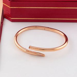 Klassieke designer nagelarmband armband heren sieraden vrouw 18k goud zilver titanium staal diamanten armbanden met letter mode-sieraden voor dames cadeau