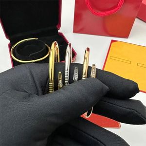 Classic Designer Nail Fashion Unisex manchet Bracelet Paar Bangle Gold Jeweltines Day Gift 2024 5555