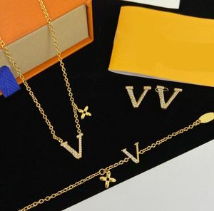 Klassieke Designer Ketting Dames Letters Patroon Hanger Kettingen Armband Oorbel Goud Sier Sieraden Dames Verlovingsfeest Cadeau met doos