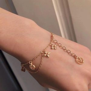 Classique Designer Pendentif Charm Bracelets Or Amour V Collier Mode Bijoux Bracelet Plaqué Lettre Simple Coeur De Luxe Pendant2656