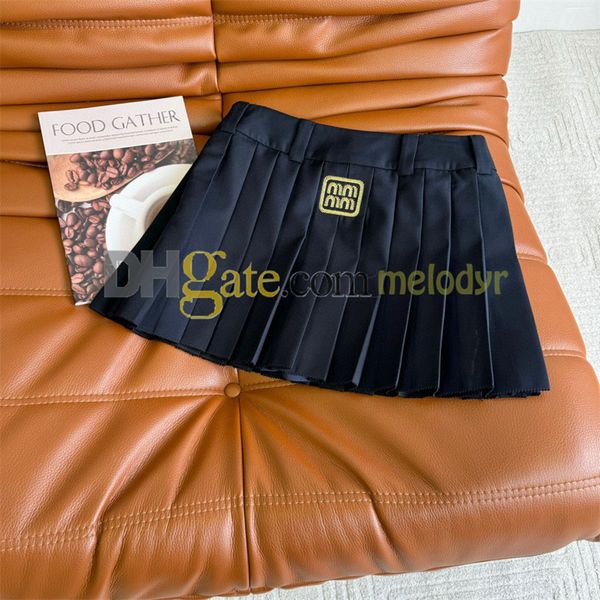 Diseñador clásico plisado una falda de línea bordado dorado letra mini faldas para mujer verano vestido corto de cintura media