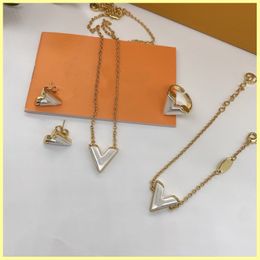 Diseñador clásico Pulsera Pendientes Collar V Letras Stud Earing oro Collares amor Pulseras marcas de lujo conjunto de joyas Regalo de boda con caja