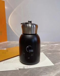 Designer classique en acier inoxydable thermos d'hiver mini les garçons et filles de style coréen grandes tasses à eau du ventre