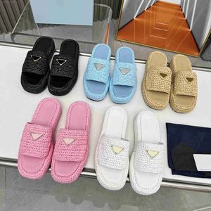 Diseñador clásico Verano Nuevo Triángulo Ganchillo Plataforma plana Diapositivas Sandalias para mujer Sandalias tejidas a mano Suela gruesa Zapatillas de playa Zapatillas elevadas Tamaño 35-42 con caja