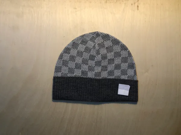 Diseñador clásico Gorro de invierno Hombres y mujeres Diseño de moda Gorros de punto Gorro de lana de otoño Letra Jacquard Unisex Gorros de calavera cálidos 68