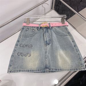 Classic Designer Femmes Jolie en jean Shorts avec ceinture Broidered Match Robe Robe High Waist Jean Jupe Jupe