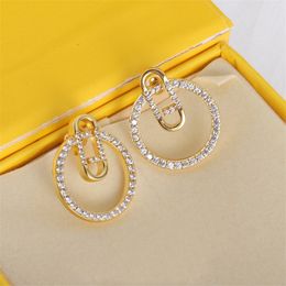 Classique Designer Femmes Boucles D'oreilles Bijoux Or Lettre De Luxe Mode Boucle D'oreille Pour Femmes Cadeau Ornements Cristal Oreille Goujons Bijoux Anneaux D'oreille