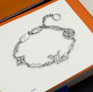 Klassieke ontwerpers klavertje vier armband voor vrouwen titanium stalen schakelketting charme diamanten armbanden mode-sieraden cadeau