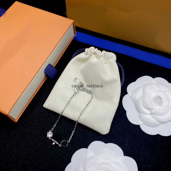 Bracelet de chaîne de lettre de diamant classique Luxury Original Designer Femmes Pendants Pendants 18k Gold Silver plaqué bracelet Chaîne de maillot de bracele