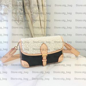 Winter Cozygram Crossbody Bag - Bolso de piel de diseñador para Mujer | Colección cápsula Classic Diane 22SS con billetera Luxe - M46317 M45985